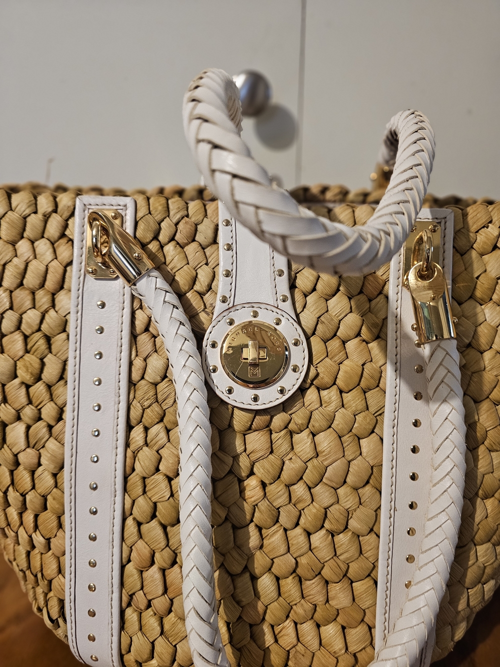 Michael Kors XL Woven Santorini Beach Bag with White Trim - Picture 3 of 13